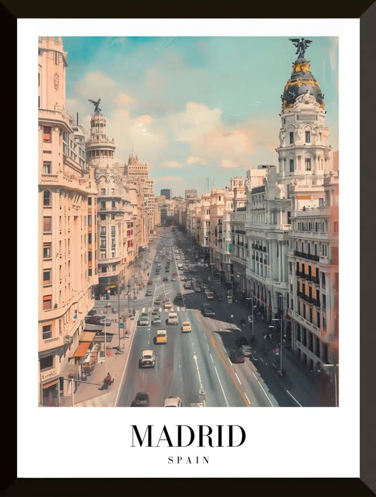 Calle de Madrid con edificios historicos