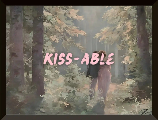 Pareja en el bosque KISS ABLE texto